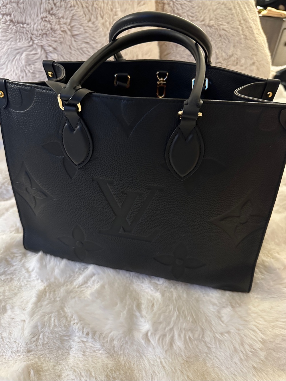 Black MEDIUM On the Go MM ✨STYLE✨Embossed leather bag black and gold